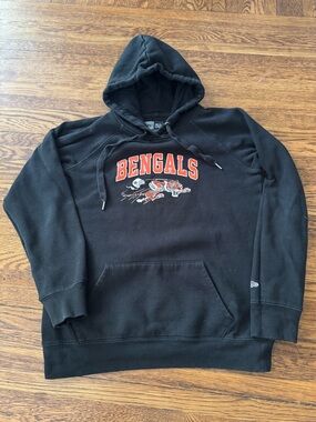 CINCINNATI BENGALS RETRO STYLE  GRAPHIC HOODIE.  - New Era